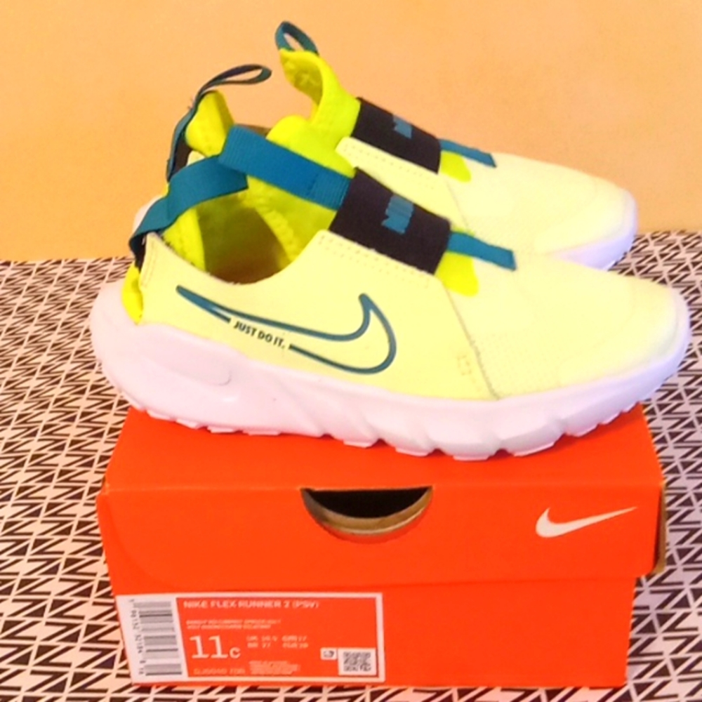 Boys NIKE Flex Runner Sneakers